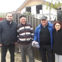 Emilian Dumitriu, primarul din Broșteni, Vrancea (primul din stânga)/FOTO: facebook.com