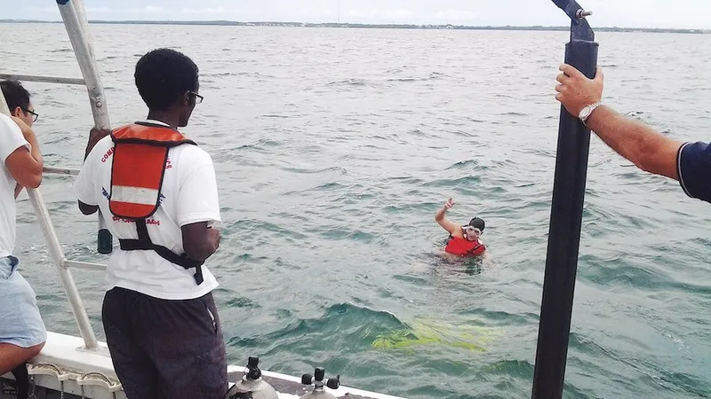 Lansarea în ocean
a unor capsule experimentale produse în laboratorul condus de profesorul Andrei Ludu