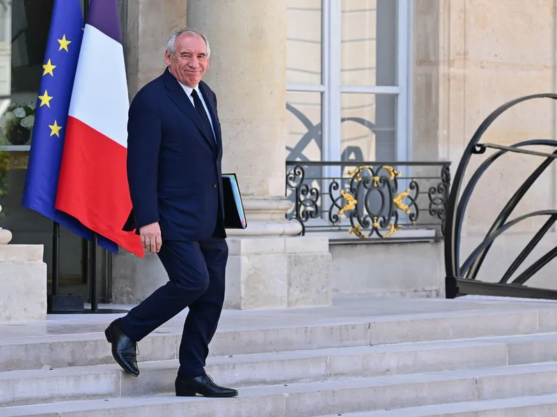 Premierul Franței ar putea fi demis pentru un deficit bugetar de 2 ori mai mic decât al României - Foto: Profimedia Images