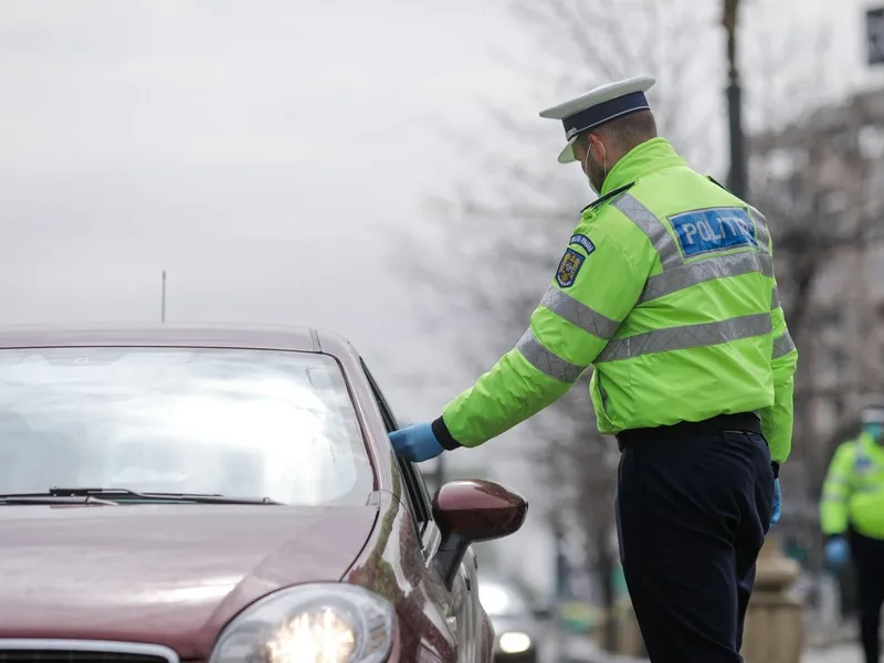 Polițiștii au izbucnit în râs când au văzut permisul de conducere al unui român. Un fals total - FOTO: Profimedia