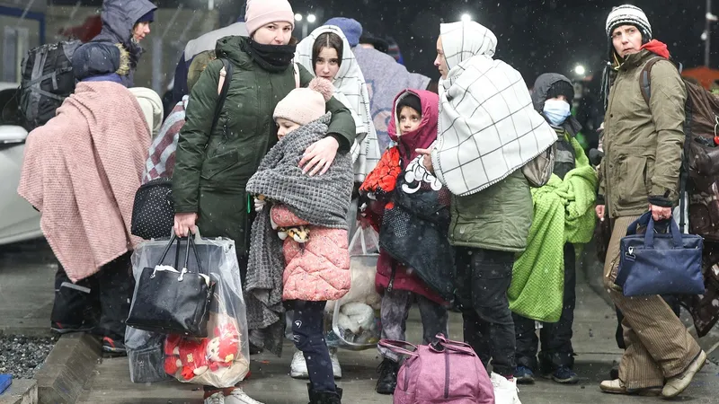 VIDEO O bunică și doi nepoți și-au strâns viața într-o șacoșă „de-un leu” și au fugit în România / Inquam Photos / Bogdan Buda