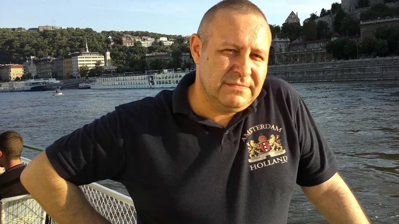 Daniel Fenechiu: "Nu știu dacă mâna pusă la ochi de Marcel Ciolacu e efectul unei viziuni" - Foto: Facebook/Daniel Fenechiu