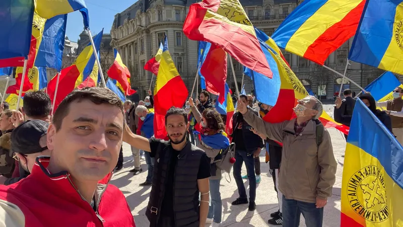 George Simion își cheamă „patrioții”: Veniți cu mașini, oi, capre, vaci - să dăm cu ăștia de pământ/FOTO: Facebook/GeorgeSimion