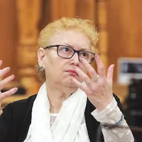 IRESPONSABILITATE Renate Weber a contribuit la  nerespectarea măsurilor de  protecție impuse de guvern,  sugerând că sunt o „tortură” - Foto: INQUAM PHOTOS/ Octav Ganea