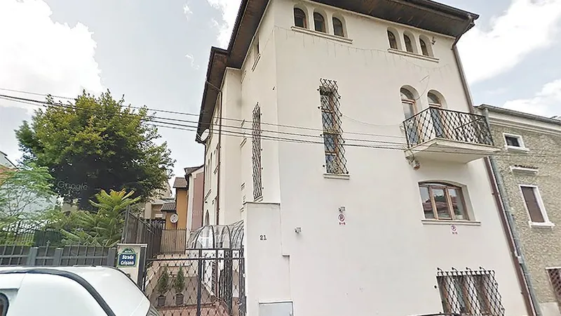 Vila uriașă de pe strada Crișana
ar fi produs chirii de 5.000 de euro lunar, dar și un raport
de avere nejustificată
de la ANI