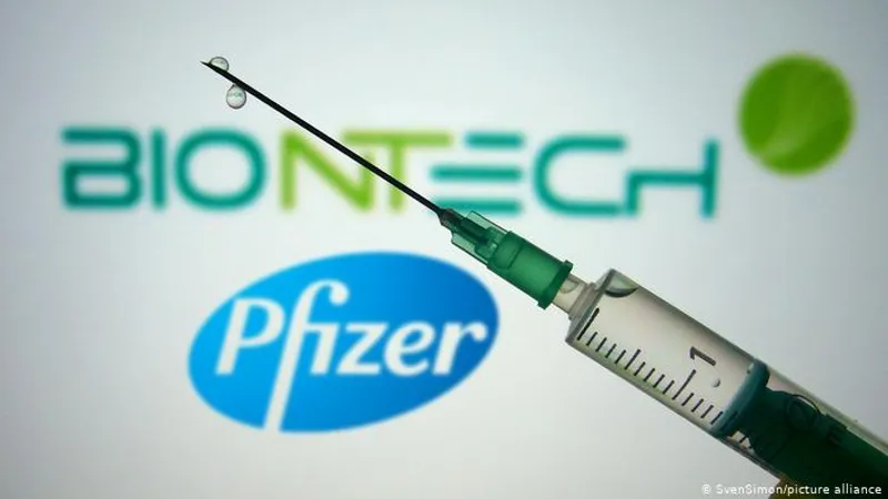 Pfizer și Biotech sunt primii care au primit autorizare pentru un vaccin anti COVID-19