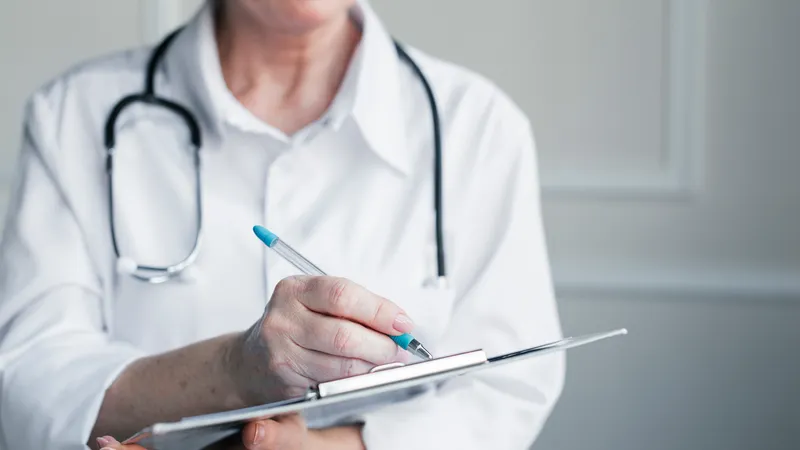 O doctoriță pediatru refuză să mai lucreze la Urgențe în Suceava. A fost amenințată cu toporul - Foto: freepik.com - Imagine cu rol ilustrativ