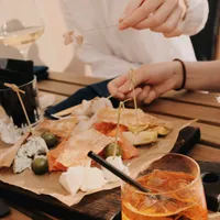 Cât trebuie să lăsăm bacșiș la restaurant, coafor sau curier? Este nepoliticos dacă nu lăsăm bani? Foto: Pexels (fotografie cu caracter ilustrativ)