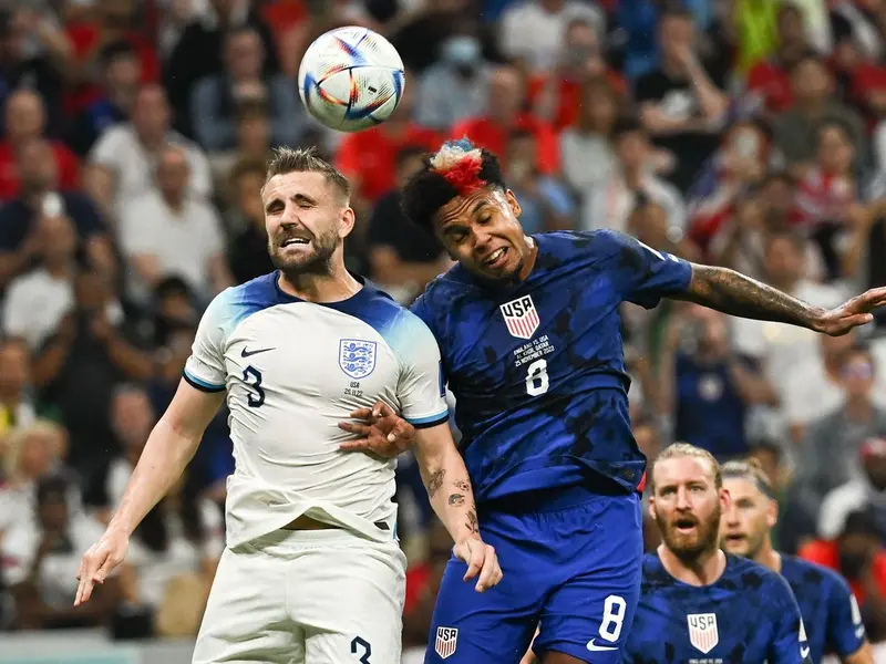 Luke Shaw (UK) și Weston McKennie (SUA) / Foto: Profimedia