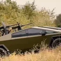 VIDEO Momentul în care Cybertrucks Tesla echipate cu mitraliere trag în drone. Sprijină armata rusă  - Foto: Youtube