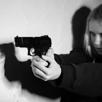 3 tineri de 16 și 19 ani, reținuți după ce au tras cu un pistol asupra unui tânăr în Sectorul 5 - Foto: Profimedia images - Caracter ilustrativ