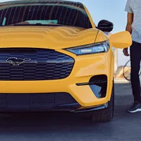 Ford a oprit livrările modelului electric Mustang Mach-E și a chemat în service 49.000 de unități. / Foto: autoevolution.com