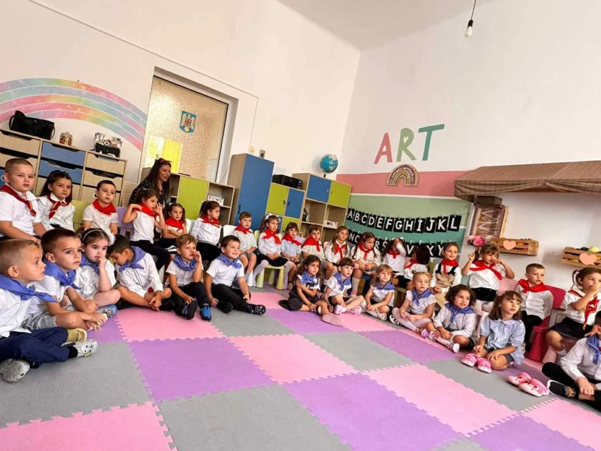 Satu Mare. Copii de grădiniţă, îmbrăcaţi în şoimi ai patriei - Foto: PortalSM