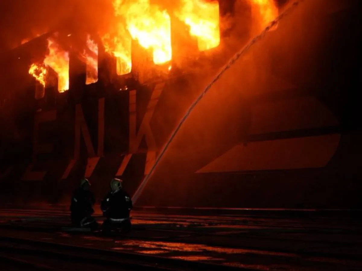 Noapte de foc în Rusia. Explozii și incendii uriașe la mai multe rafinării, după un atac cu drone ucrainene