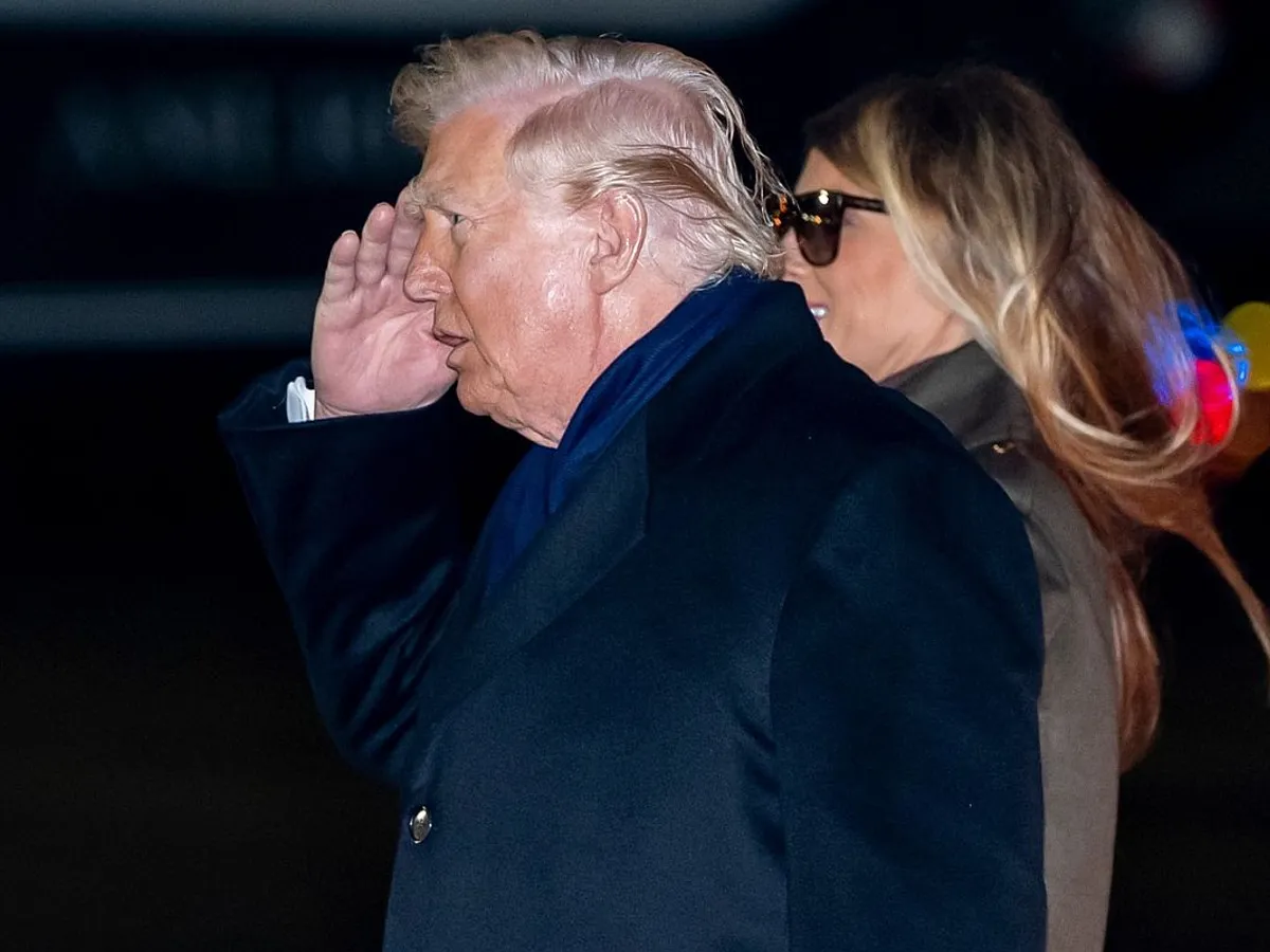 Donald Trump şi soţia lui, Melania, coboară din Air Force One, la Baza Andrews - Foto: Profimedia Images
