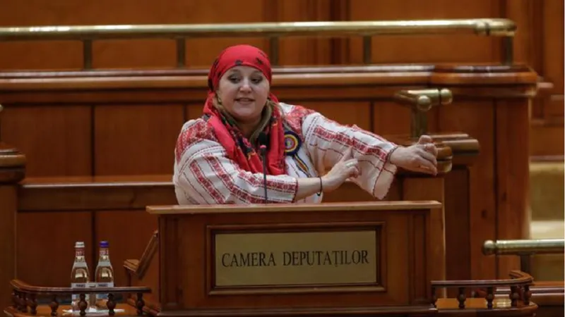 Diana Șoșoacă a depus o lege care, dacă ar fi aprobată de Parlament, ar băga România în război cu Ucraina - Foto: INQUAM PHOTOS / George Călin
