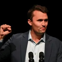 Charlie Kirk,  apropiat al lui Trump, a fost împușcat în gât - Foto: Profimedia Images (rol ilustrativ)