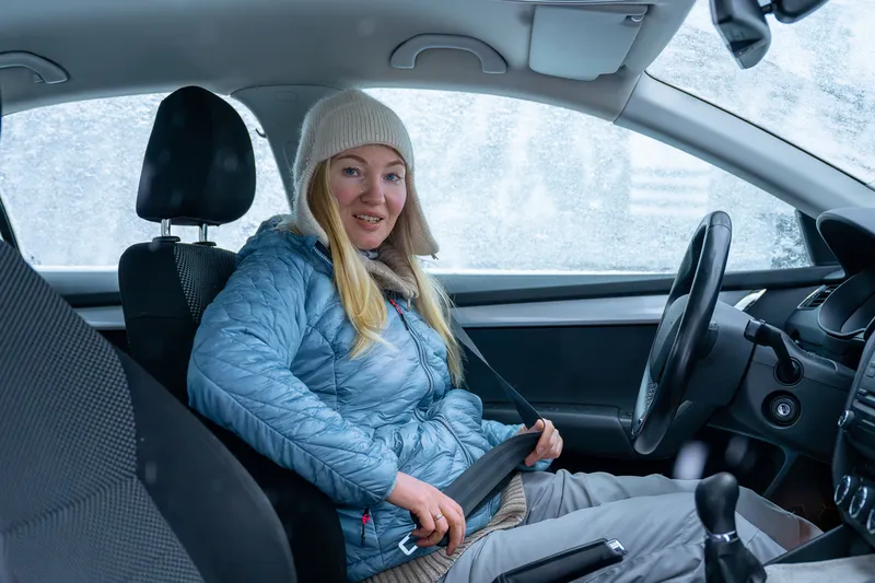 Nu puneți centura peste haina groasă - Foto: Freepik (Imagine cu rol ilustrativ)