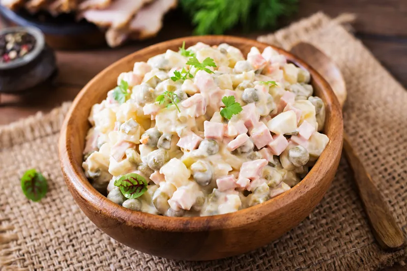 Salata boeuf - Foto: Freepik (Imagine cu rol ilustrativ)