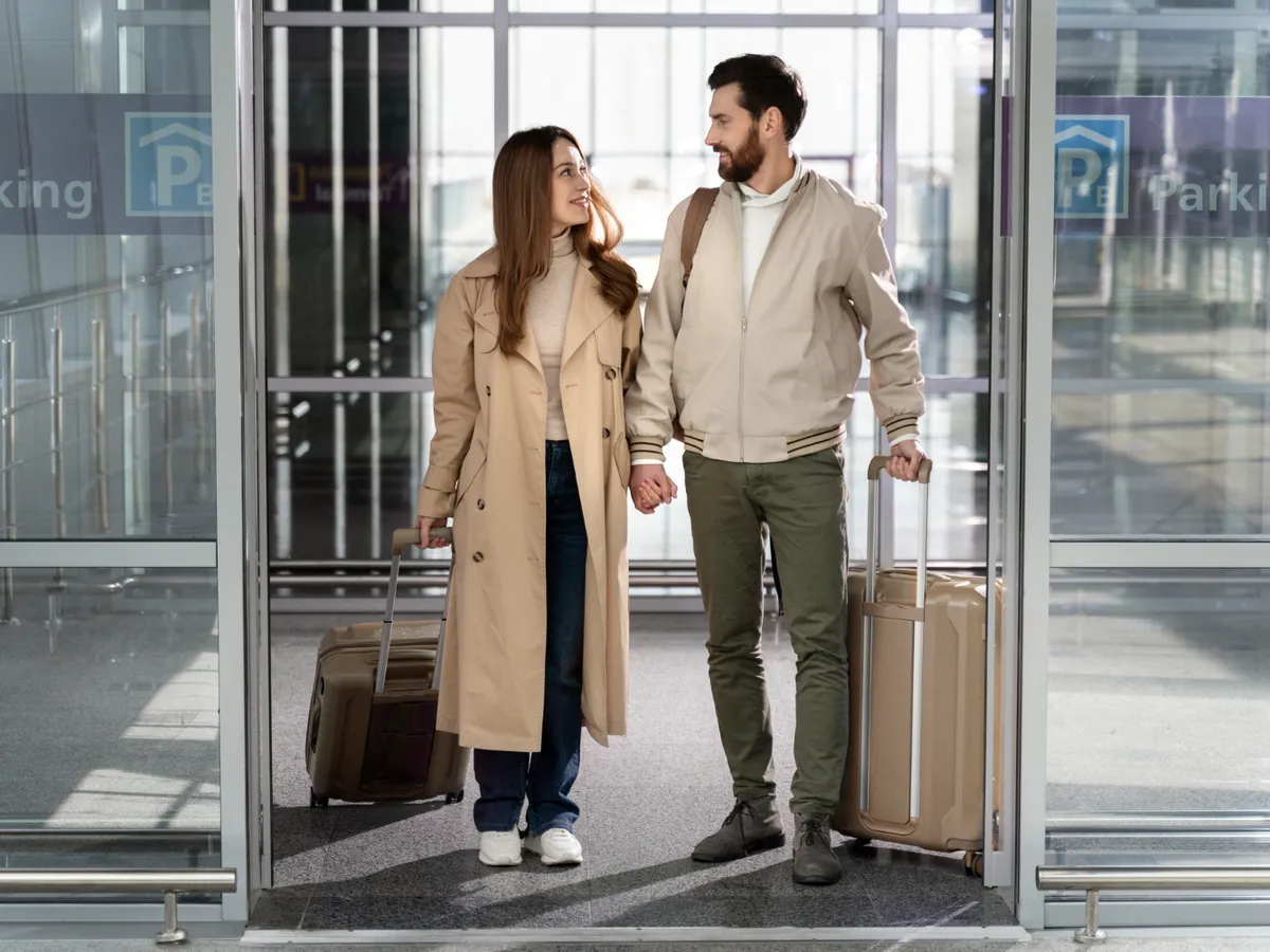 Scannere inteligente la Aeroportul Otopeni detectează rapid actele false, în contextul creșterii intrărilor