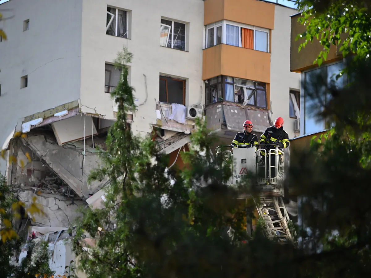 Blocul din Cartierul Rahova unde a avut loc explozia - Foto: INQUAM PHOTOS/Alex Nicodim