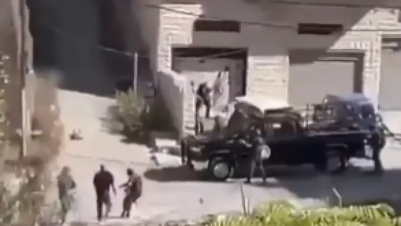 Momentul în care un grup de asasini atacă convoiul președintelui palestinian Abbas - Foto: X/ Nexta