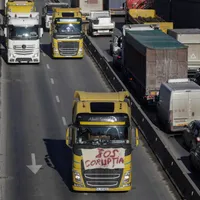 A 5-a zi de proteste ale transportatorilor și fermierilor: Tarifele RCA, „mărul discordiei” - Foto: INQUAM PHOTOS / Octav Ganea