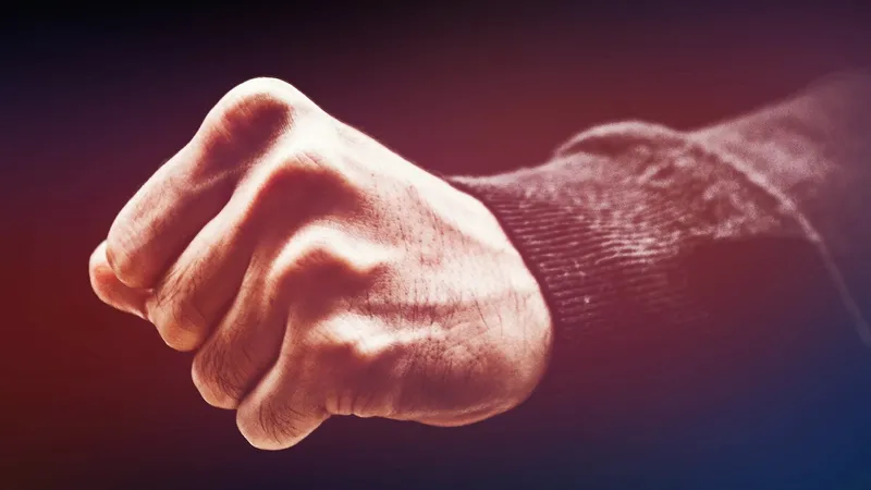 Doi vrânceni au băut și s-au luat la pumni și picioare. Unul a ajuns la spital, celălalt la pușcărie. / Foto: pexels.com