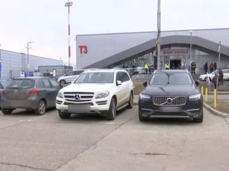 Zeci de mașini din Ucraina, „abandonate” în parcarea Aeroportului Iași/FOTO: ziaruldeiasi.ro