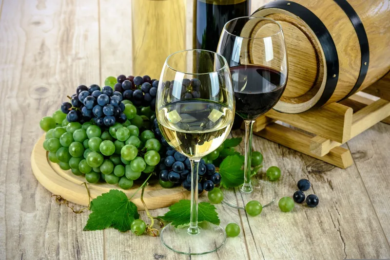 Vin roșu și vin alb