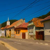 Amenzi usturătoare și 2 ani de închisoare pentru românii care stau la casă. Ce nu au voie să facă? - Foto: Shuterstock / imagine rol ilustrativ