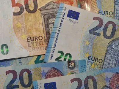 Poliţia a confiscat aproape un milion de euro de la un lider de galerie