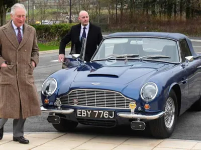 Prințul Charles și-a trecut mașina Aston Martin pe derivate din brânză și vin/foto: getty