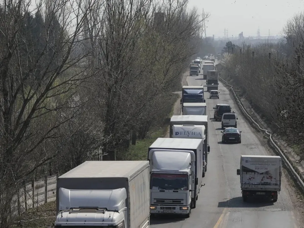 Camioane și dubele de marfă vor plăti o taxă per kilometru în România - Foto: INQUAM PHOTOS / Octav Ganea (Imagine cu rol ilustrativ)
