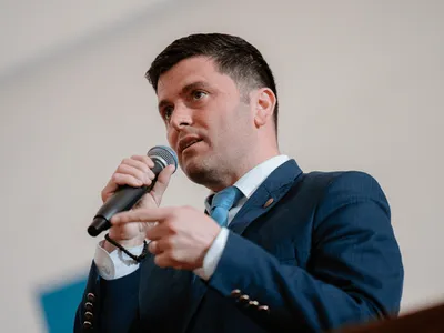 Un lider liberal nu exclude o colaborare a PNL cu AUR în opoziție. Acesta admite că unii liberali ar putea trece la PSD  