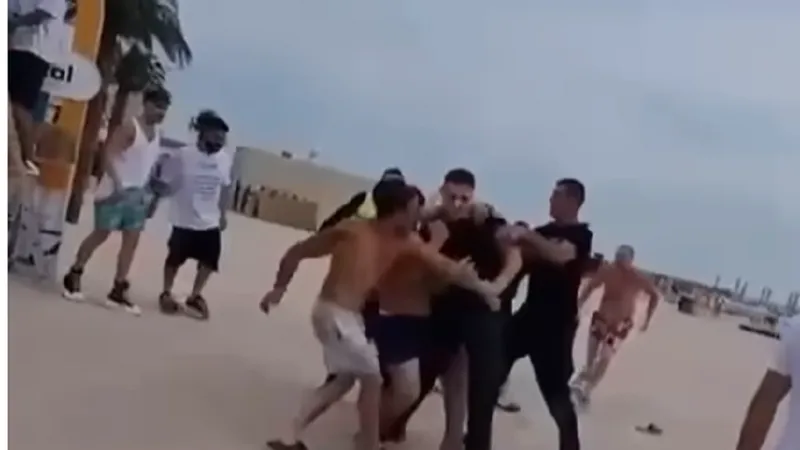 Scandal pe plajă la Costinești Foto: captură video Facebook/Sindicatul Europol