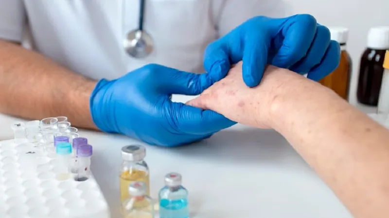 Medic dermatolog - Foto: Freepik.com
