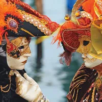 MĂȘTI ȘI AMOR Veneția are un atuu, căci pe 23 februarie începe celebrul carnaval din piața San Marco.