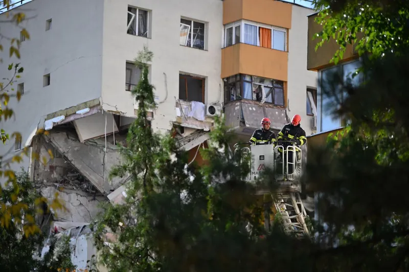 Urmările exploziei de la blocul din Calea Rahovei - Foto: INQUAM PHOTOS/Alex Nicodim