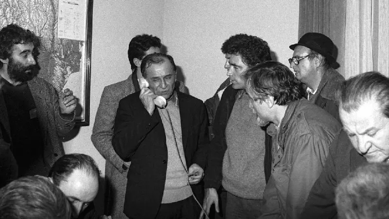 CFSN, prima ședință. În prim-plan, Ion Iliescu și Petre Roman