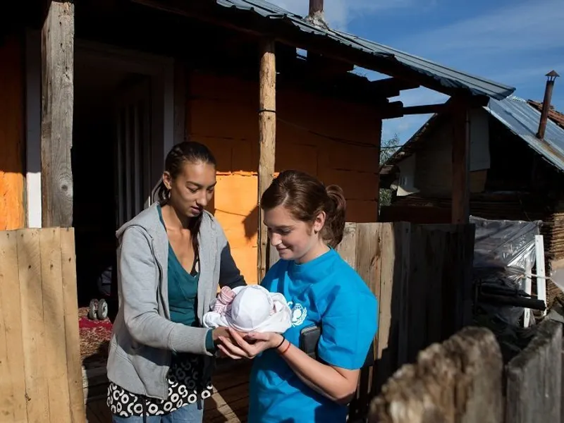 Prin programul dezvoltat de UNICEF, Serviciul Comunitar pentru Copil, în circa 100 de familii din județul Bacău, copiii au putut rămâne în familie. Sursa: UNICEF - Anamaria Dinulescu