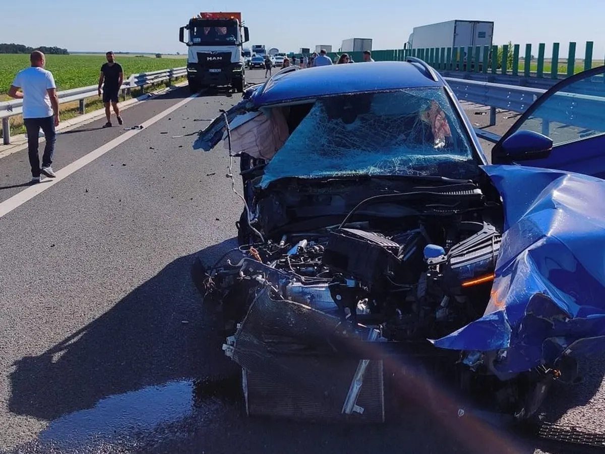 O autospecială cu atenuator de impact și-a făcut treaba pe autostrada Pitești-Craiova - Foto: Facebook / CNAIR