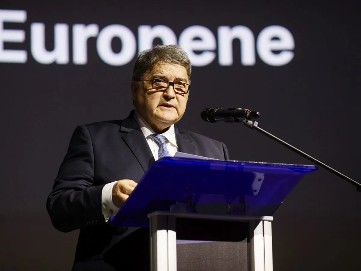 Emil Hurezeanu, aici pe când era ministru de Externe - Foto: INQUAM PHOTOS/Cornel Putan