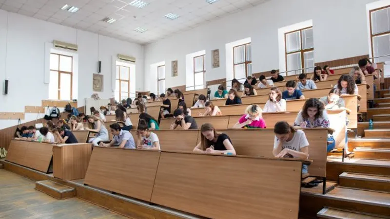Emoţii maxime pentru mii de candidaţi: admiterea la UMF, în 85 de săli de la patru universităţi/FOTO: ziaruldeiasi.ro