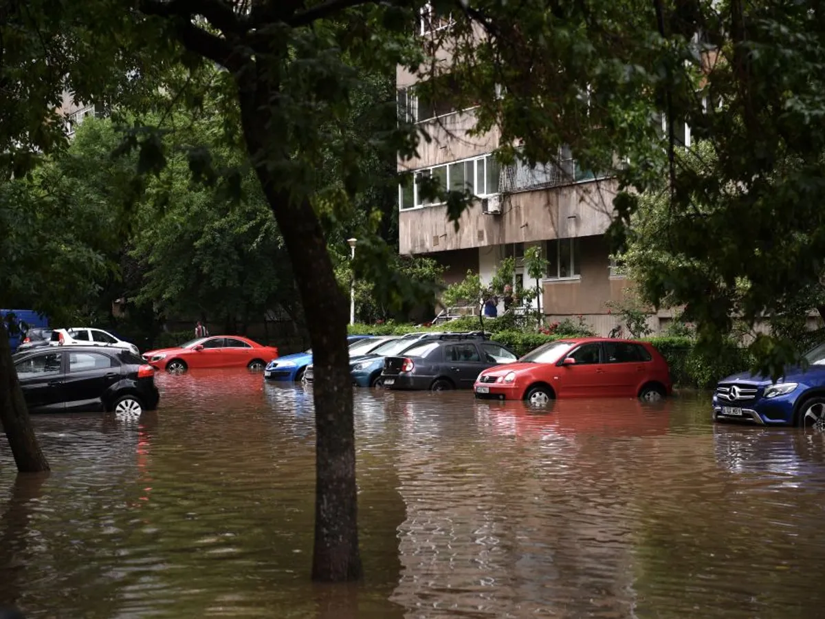 Bucureşti, 9 iunie. Urmările furtunii - Foto: INQUAM PHOTOS/Codrin Unici (Imagine cu caracter ilustrativ)