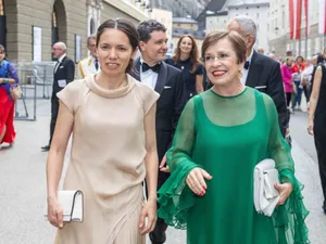Primele doamne, îmbrăcate de Iaşi. Mirabela Grădinaru-Irina Schrotter, Carmen Iohannis-Andreea Tincu - Foto: Profimedia Images
