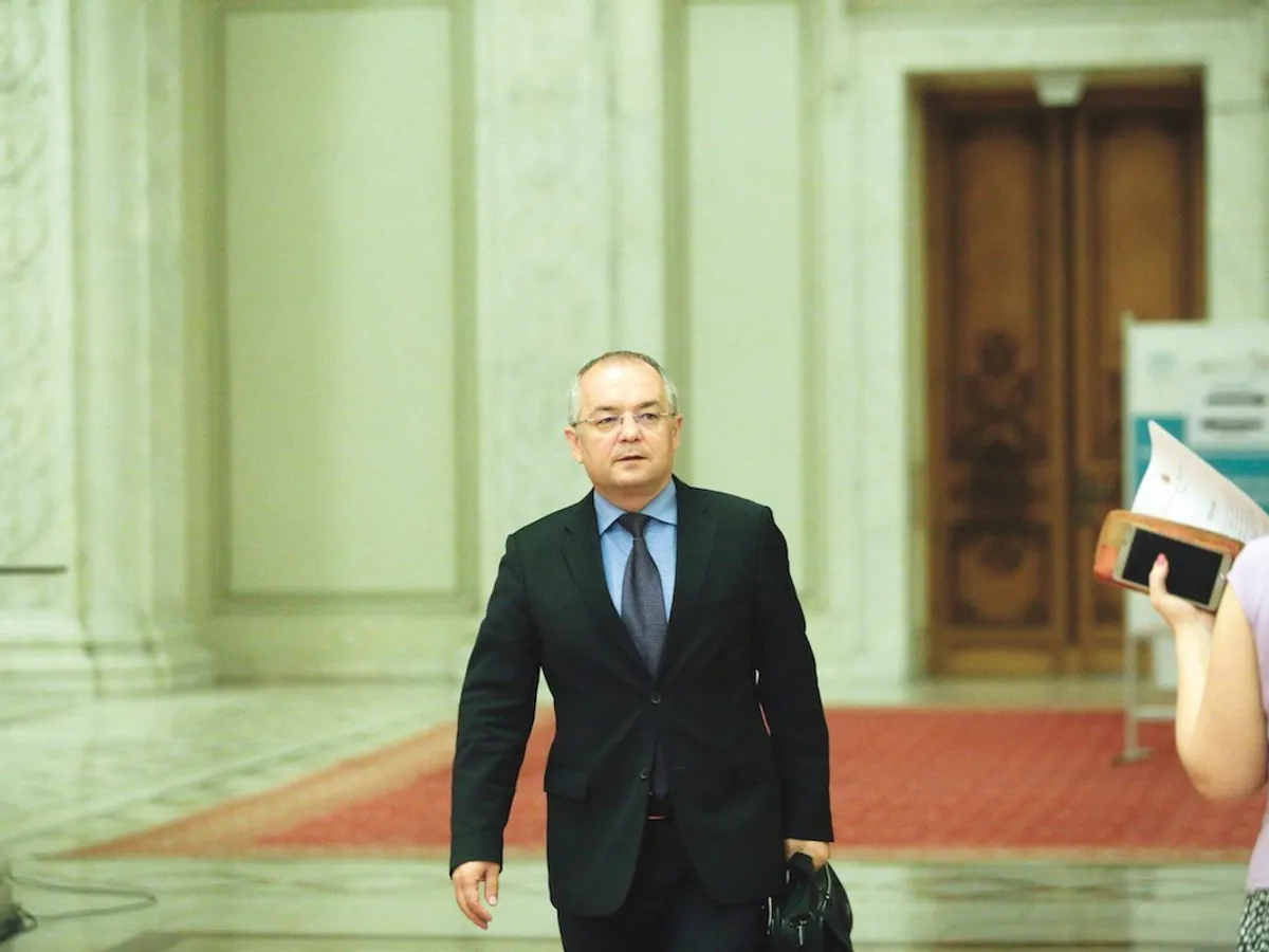 Încercarea de a-l scoate din Guvern pe Raed Arafat i-a fost fatală cabinetului condus de Emil Boc