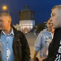 3 ruși care au ieșit la proteste să susțină mobilizarea, săltați și duși la „autocarul morții” - FOTO: Twitter/@mjluxmoore