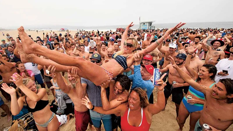 Un concurs Ironman la Hermosa Beach, California, pe 4 iulie