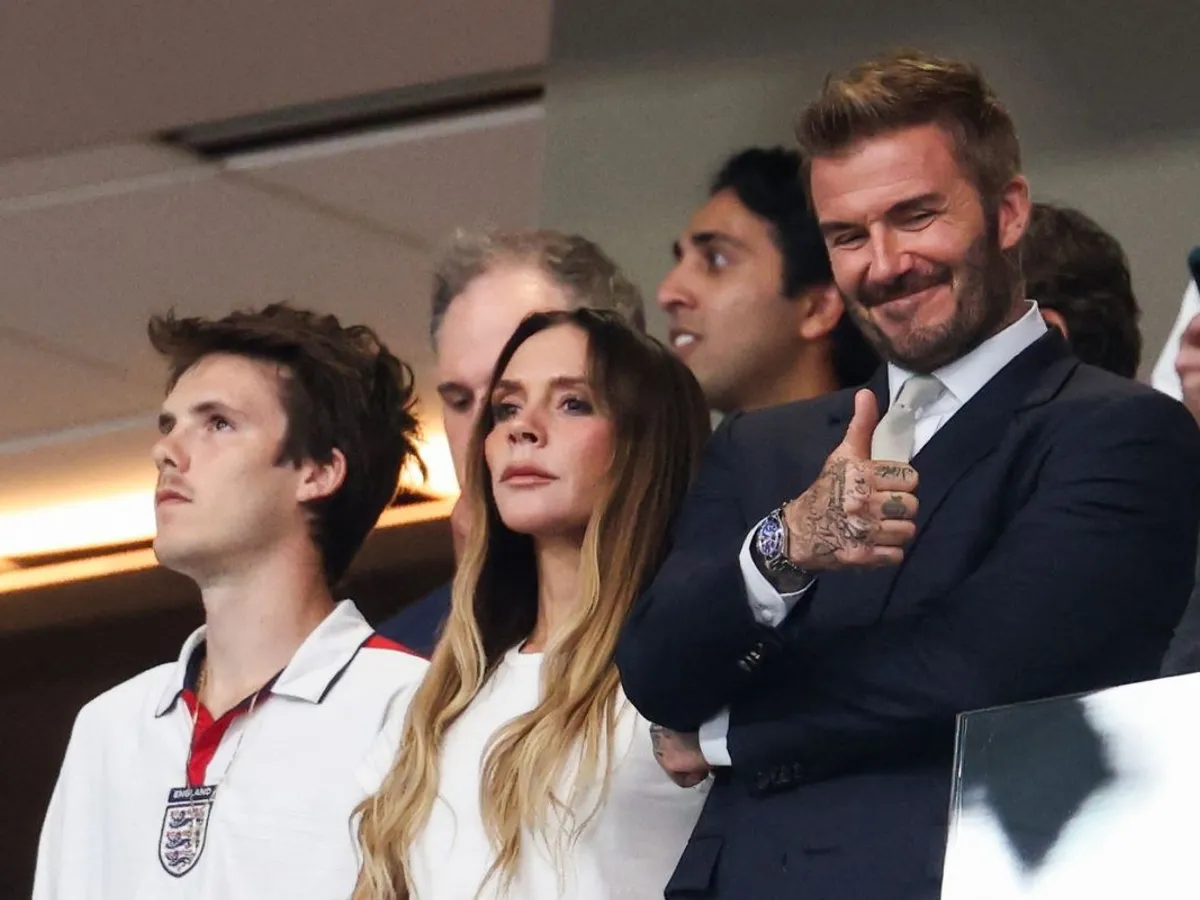 Viktoria Beckham, la finala Cupei Mondiale, împreună cu soţul ei, David, şi fiul ei, Cruz - Foto: Profimedia Images